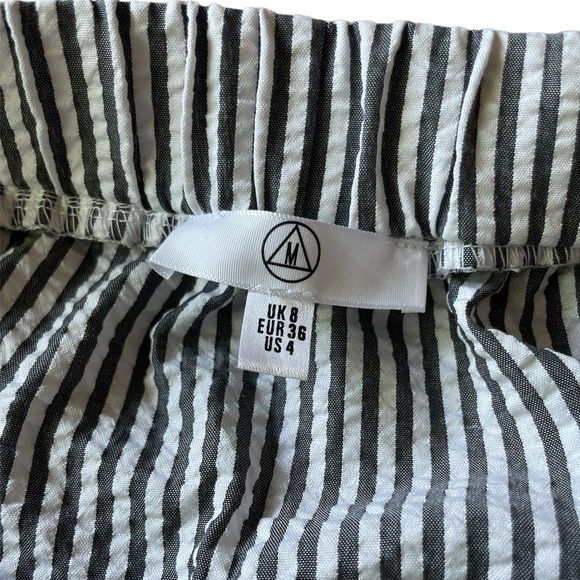 Off the Shoulder Missguided Grey Striped Flare bottom mini dress. Size 4 / small - Picture 6 of 9